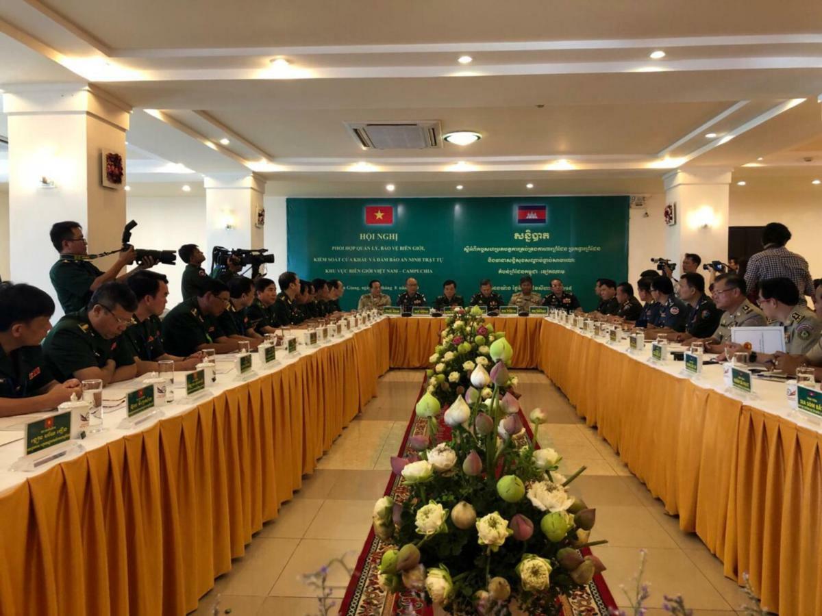 צ'או דוק Chau Pho Hotel מראה חיצוני תמונה