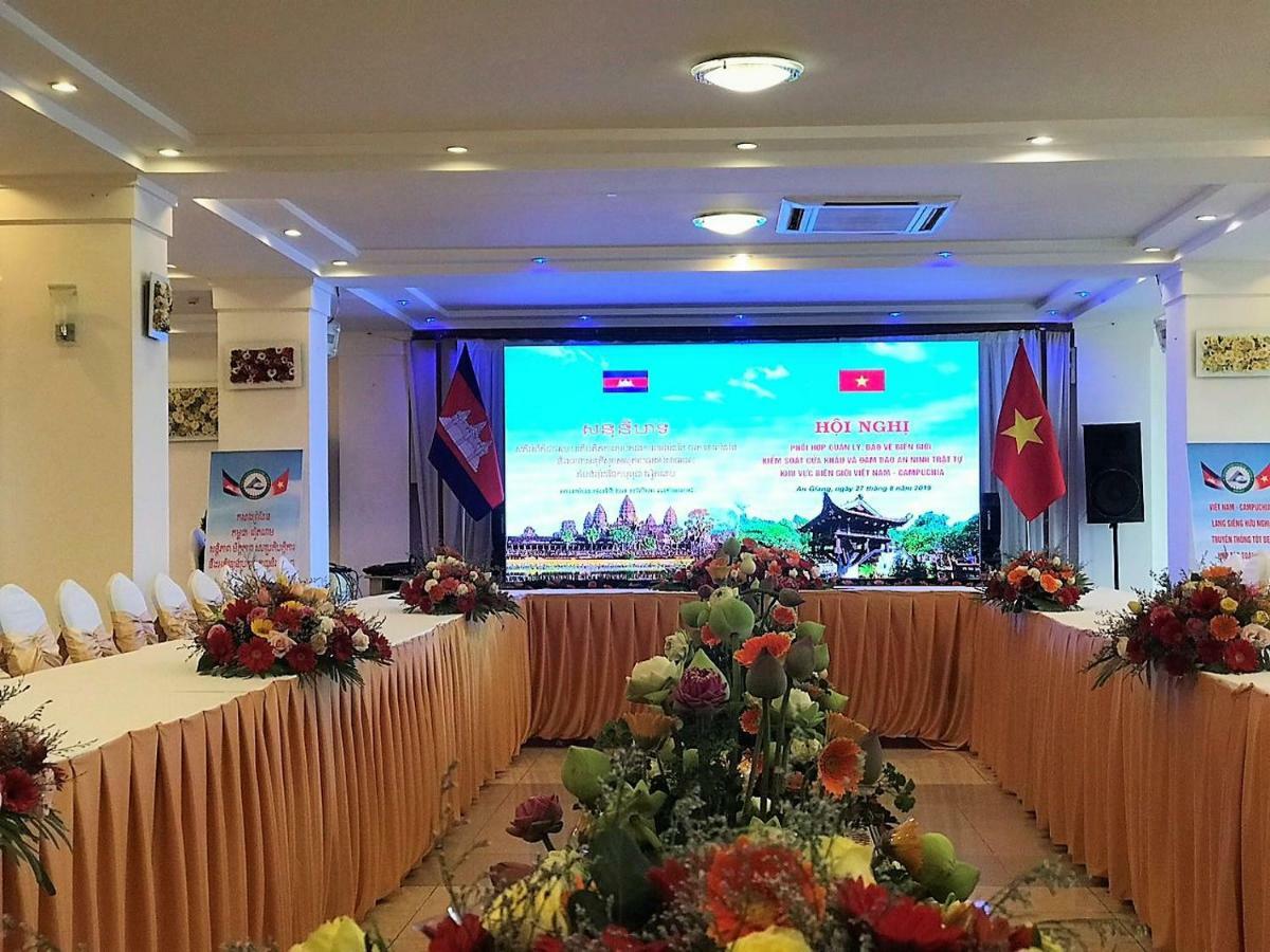 צ'או דוק Chau Pho Hotel מראה חיצוני תמונה